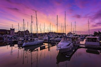 An image of the sunrise over the Hull Marina