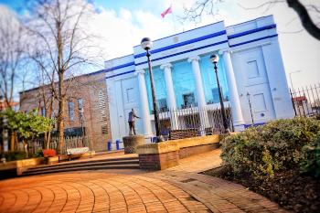 the front of the Hull New Theatre